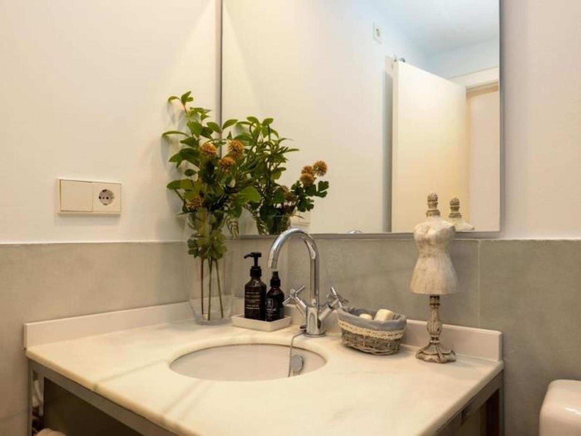 Trinidad Deluxe 5 Apartman Granada Kültér fotó